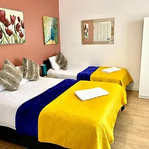 Ensuite With Small Kitchenette, Private Bathroom And Parking , Ilford United Kingdom