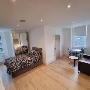 Lovely One Bedroom In Town Apartment